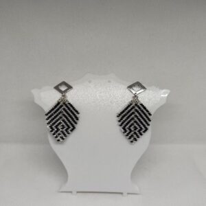 Aretes rombo blanco y negro