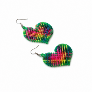 Aretes corazón tejido con hilo chino